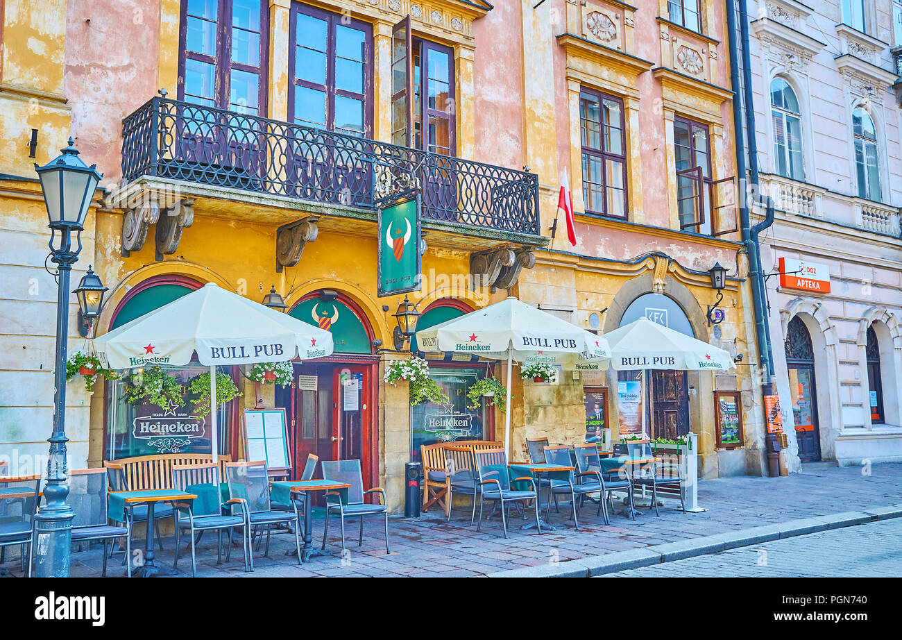 Krakau, Polen - 11. JUNI 2018: die Altstadt von Krakau hat zahlreiche Cafés, Pubs, Restaurants für jeden Geschmack und Geldbeutel, am 11. Juni in Krakau. Stockfoto