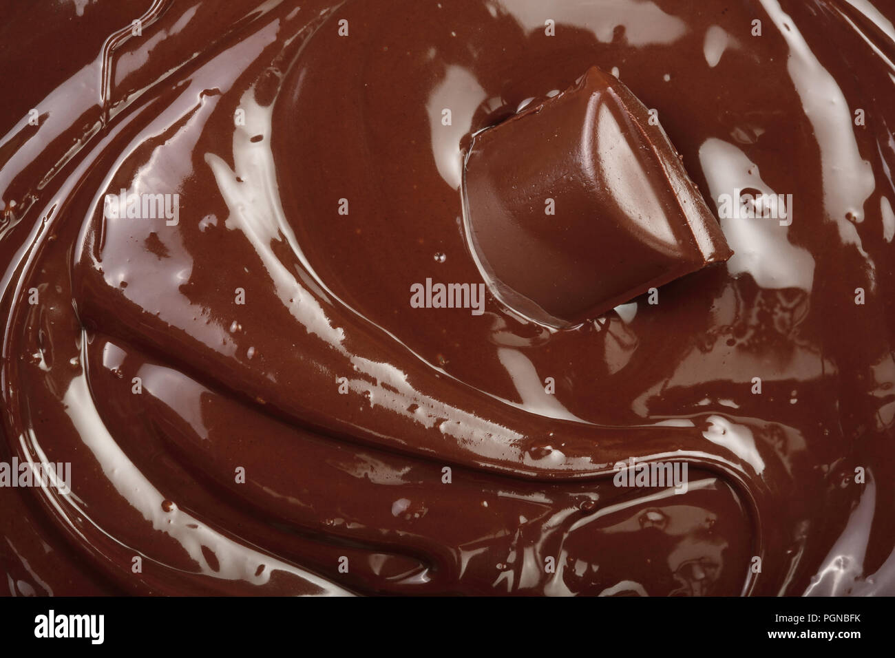 Geschmolzene Schokolade und schokoriegel als Hintergrund closeup Stockfoto