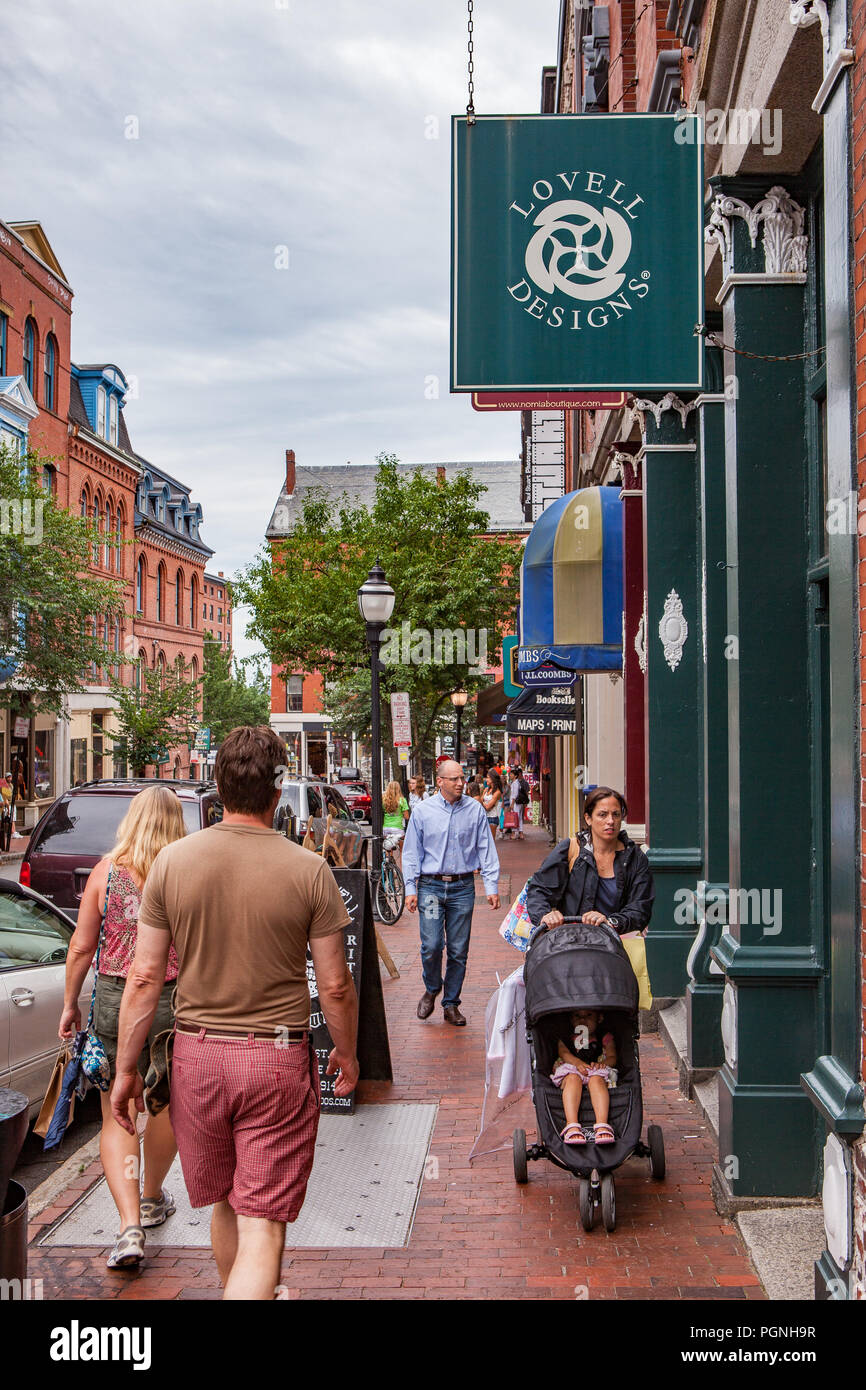 Geschäfte und Menschen in Portland, Maine Stockfoto