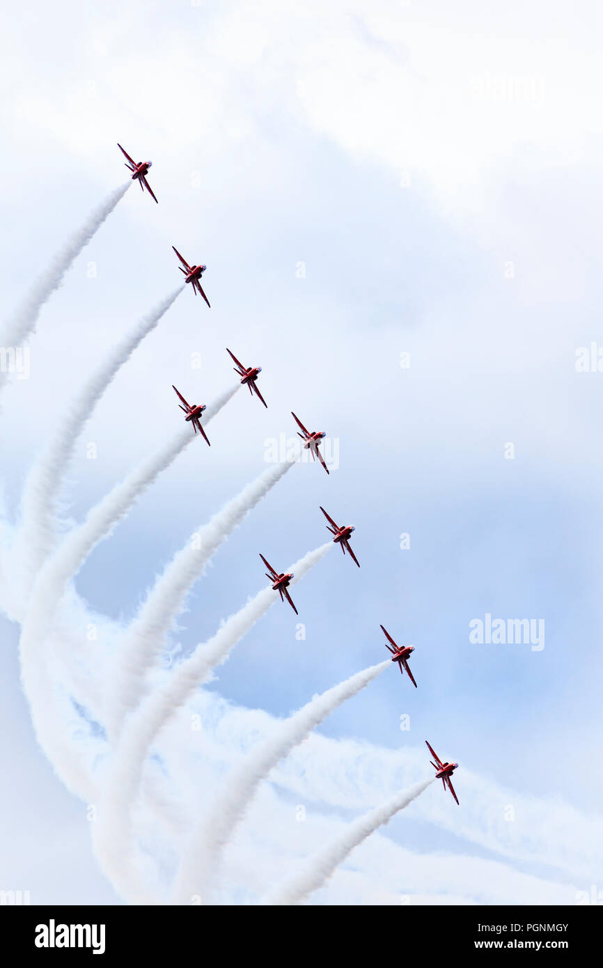 Royal Air Force Aerobatic Team, die roten Pfeile, führen Sie über die RAF Syerston, 22. August 2018. Stockfoto
