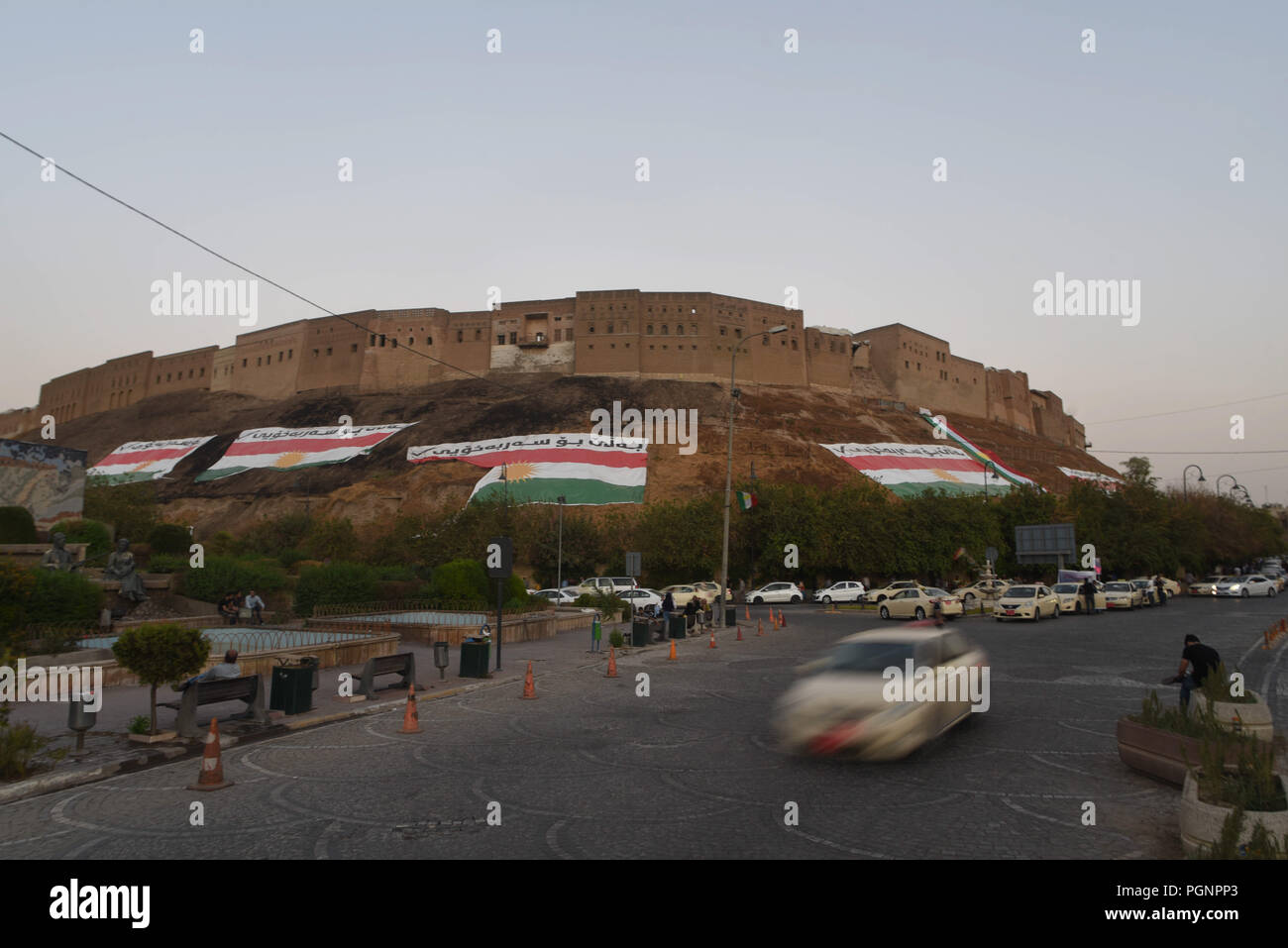 September 27, 2017 - Erbil Kurdistan: Ein Blick auf die antike Erbil Zitadelle mit kurdischen Fahnen geschmückt. Die irakischen kurdischen Wahlkommission erklärte, dass mehr als 92 Prozent der Wähler die Unabhängigkeit von Irak in einem historischen Referendum unterstützt. Ambiente dans les Rues d'Erbil Apres Le Referendum sur l'independance du Kurdistan irakien. *** Frankreich/KEINE VERKÄUFE IN DEN FRANZÖSISCHEN MEDIEN *** Stockfoto