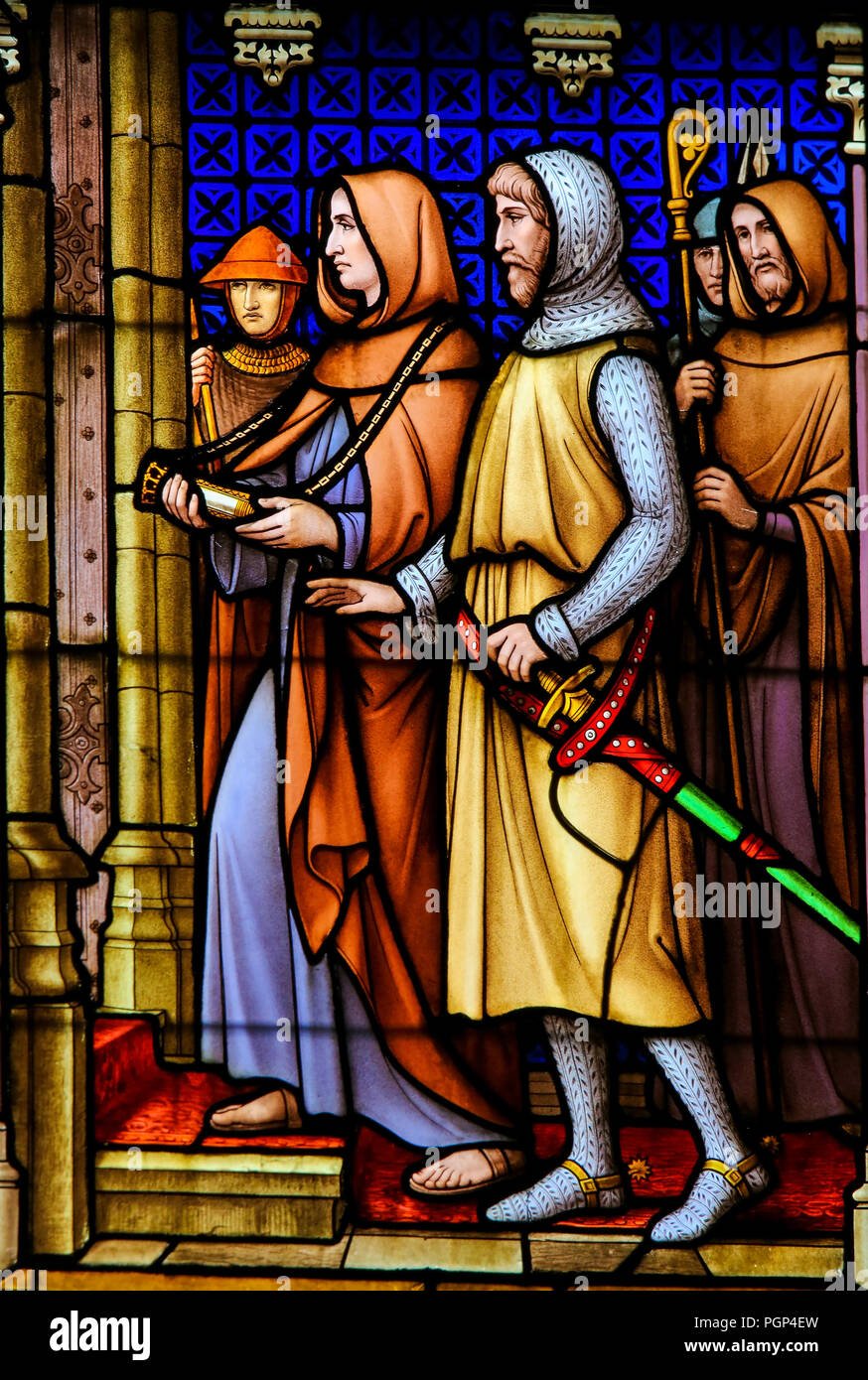 Glasmalereien in der Basilika des Heiligen Blutes in Brügge, Belgien, mit der Darstellung der Reliquie des Heiligen Blut aus dem Heiligen Land von Crusader Thier gebracht Stockfoto