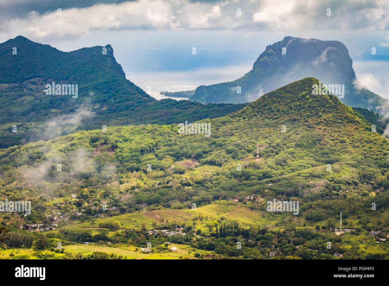 Blick auf Mauritius und den berühmten Berg Le Morne Brabant Stockfoto