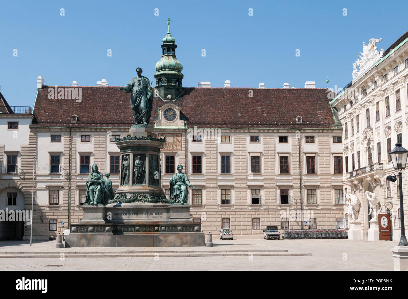 Amalienburg, den Innenhof und die Statue von Franz Joseph I. von Österreich, Teil der Hofburg, Wien, Österreich Stockfoto