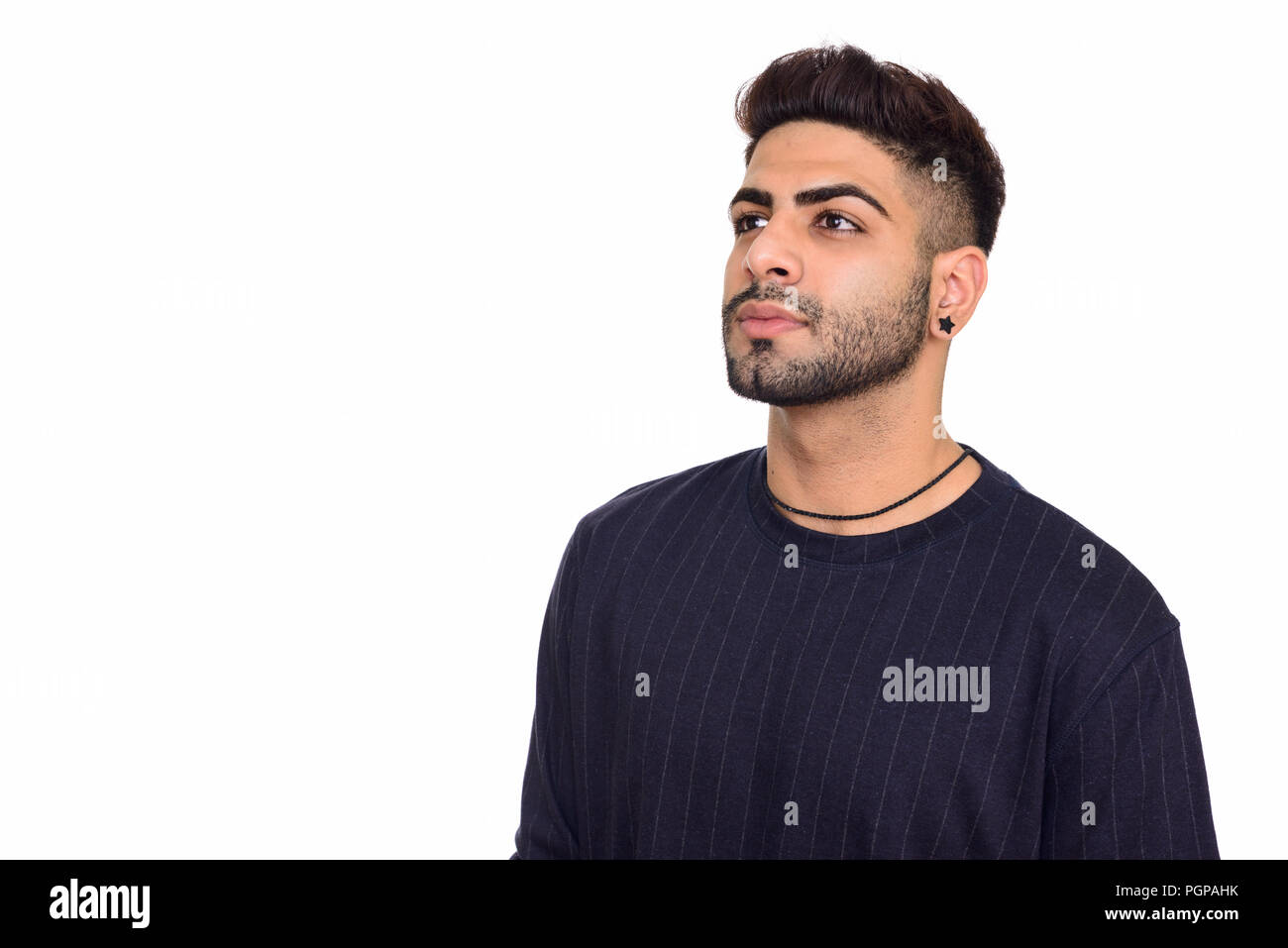 Studio shot der jungen schönen Indischen Mann denken wieder isoliert Stockfoto