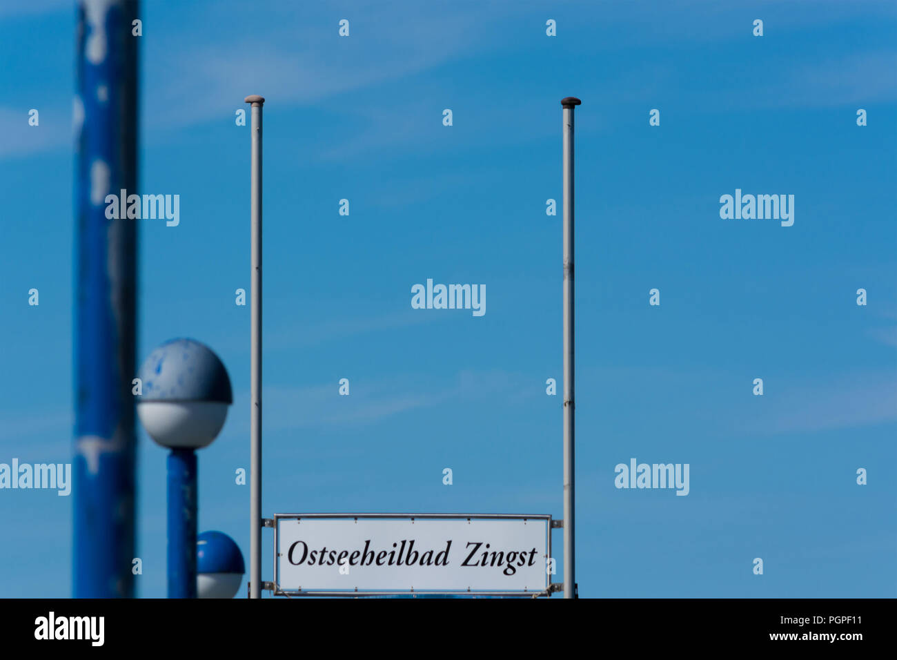 Der Pier mit einer Taucherglocke in Zingst / Deutschland Stockfoto