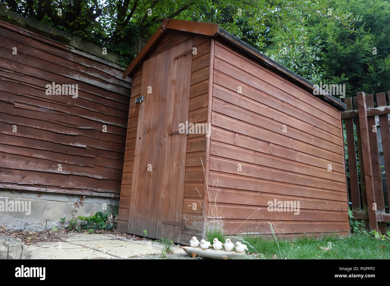 Kleine Holz Geratehaus Im Garten Eines Privaten Haus In Rotherham