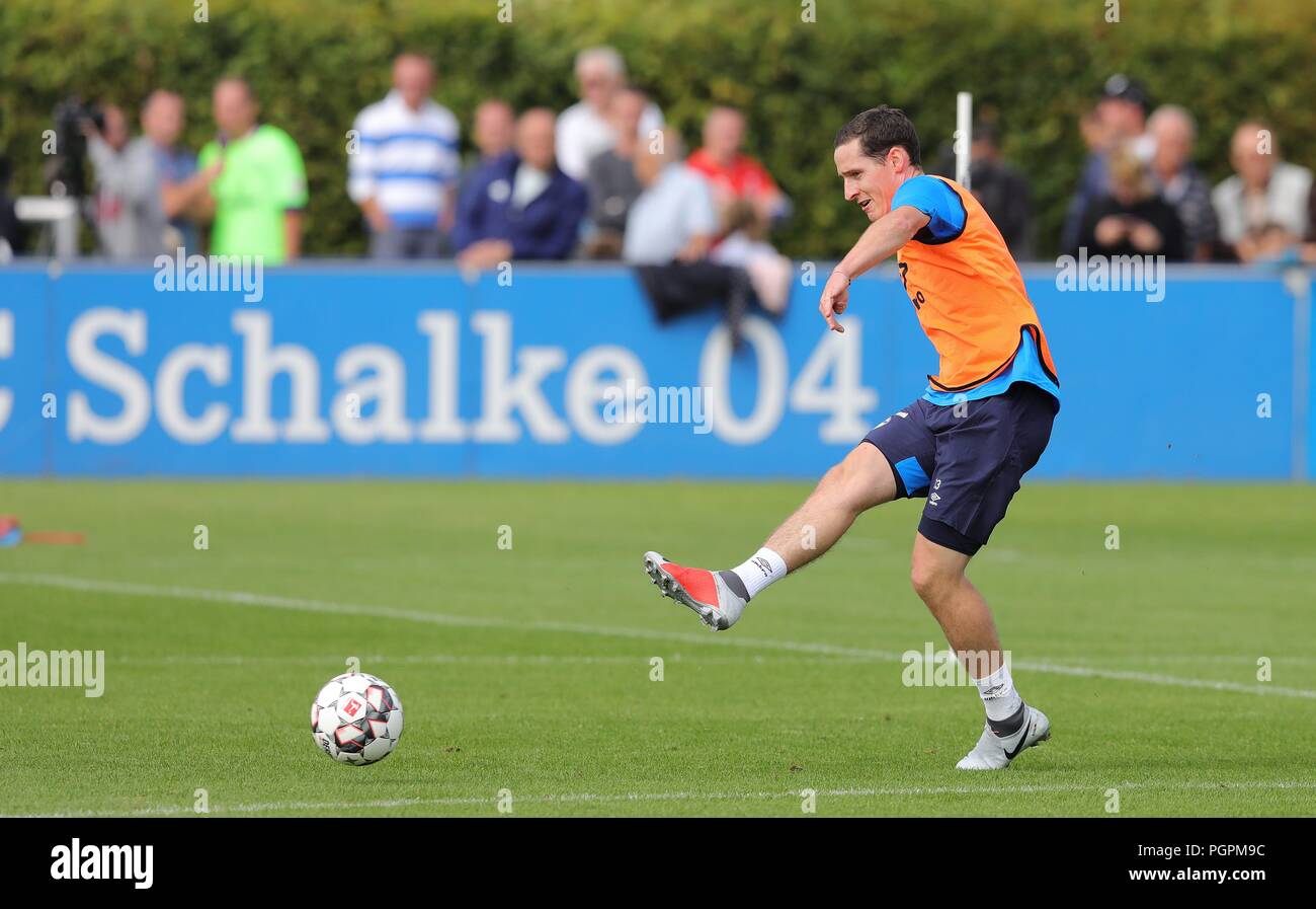 Firo: 28.08.2018, Fußball, 1.Bundesliga, Saison 2018/2019, FC Schalke 04, Ausbildung, Sebastian Rudy | Verwendung weltweit Stockfoto