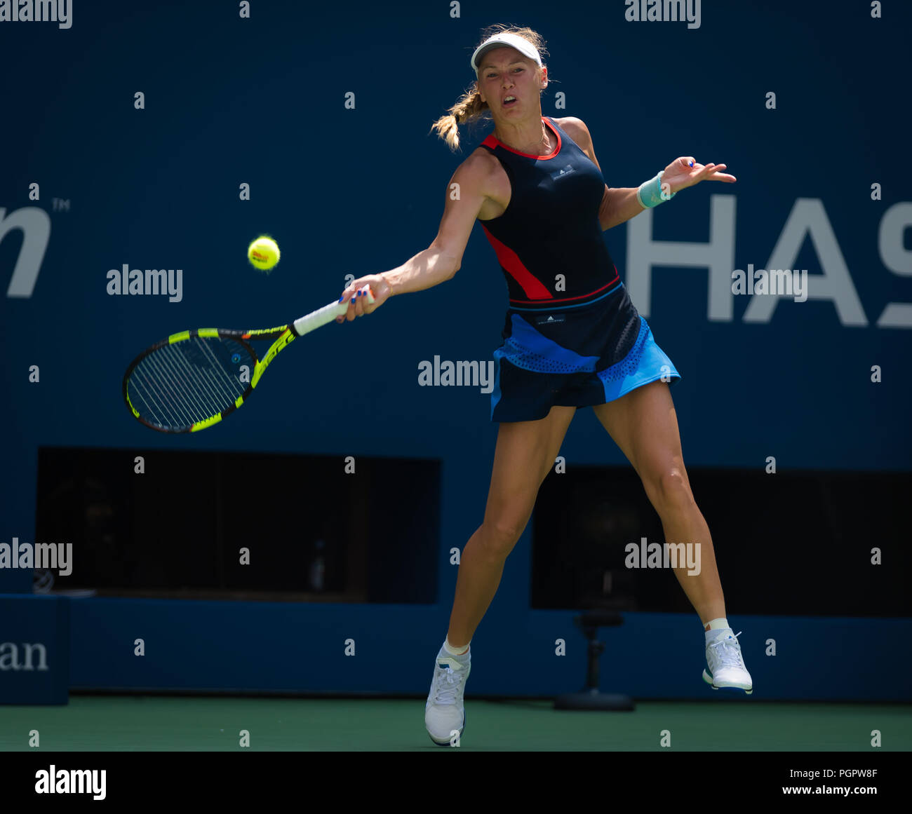 New York, New York, USA. 28 Aug, 2018. CAROLINE Wozniacki aus Dänemark in Aktion in der ersten Runde der US Open 2018 Grand Slam Tennis Turnier. Quelle: AFP 7/ZUMA Draht/Alamy leben Nachrichten Stockfoto