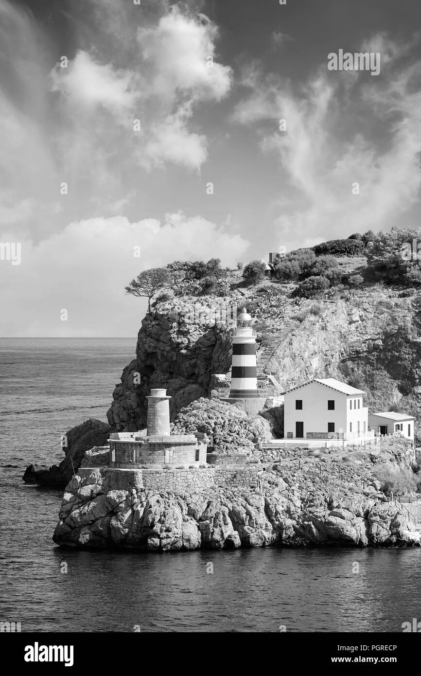 Schwarz-weiß Bild von der Leuchtturm auf dem Port de Soller, Mallorca (Mallorca), Spanien Stockfoto