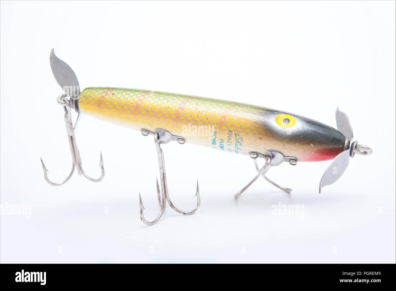 Eine alte hölzerne Shakespeare Angeln Köder, oder Stecker, ausgestattet mit drei treble Hooks. Aus einer Sammlung von klassischen und modernen Angelgeräte. Norden Dorse Stockfoto