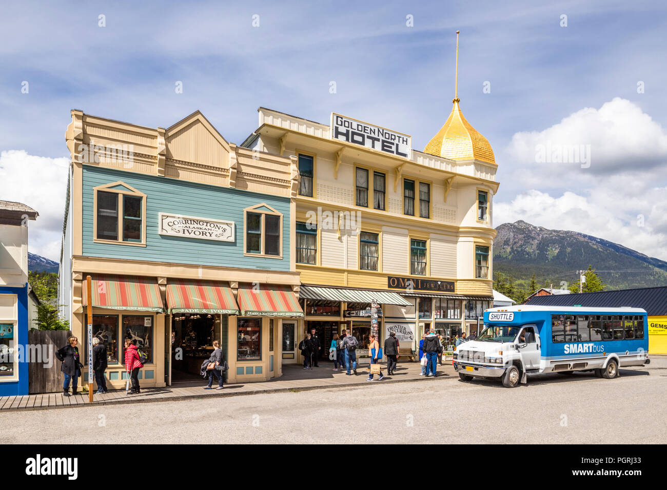Golden North Hotel und touristische Geschäfte in der Hauptstraße in Skagway, Alaska USA Stockfoto