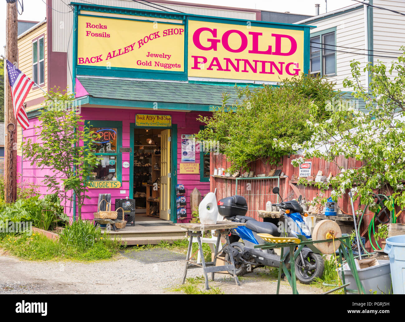 Gasse Rock Shop & Goldwaschen Erfahrung an der Hauptstraße in Skagway, Alaska USA Stockfoto