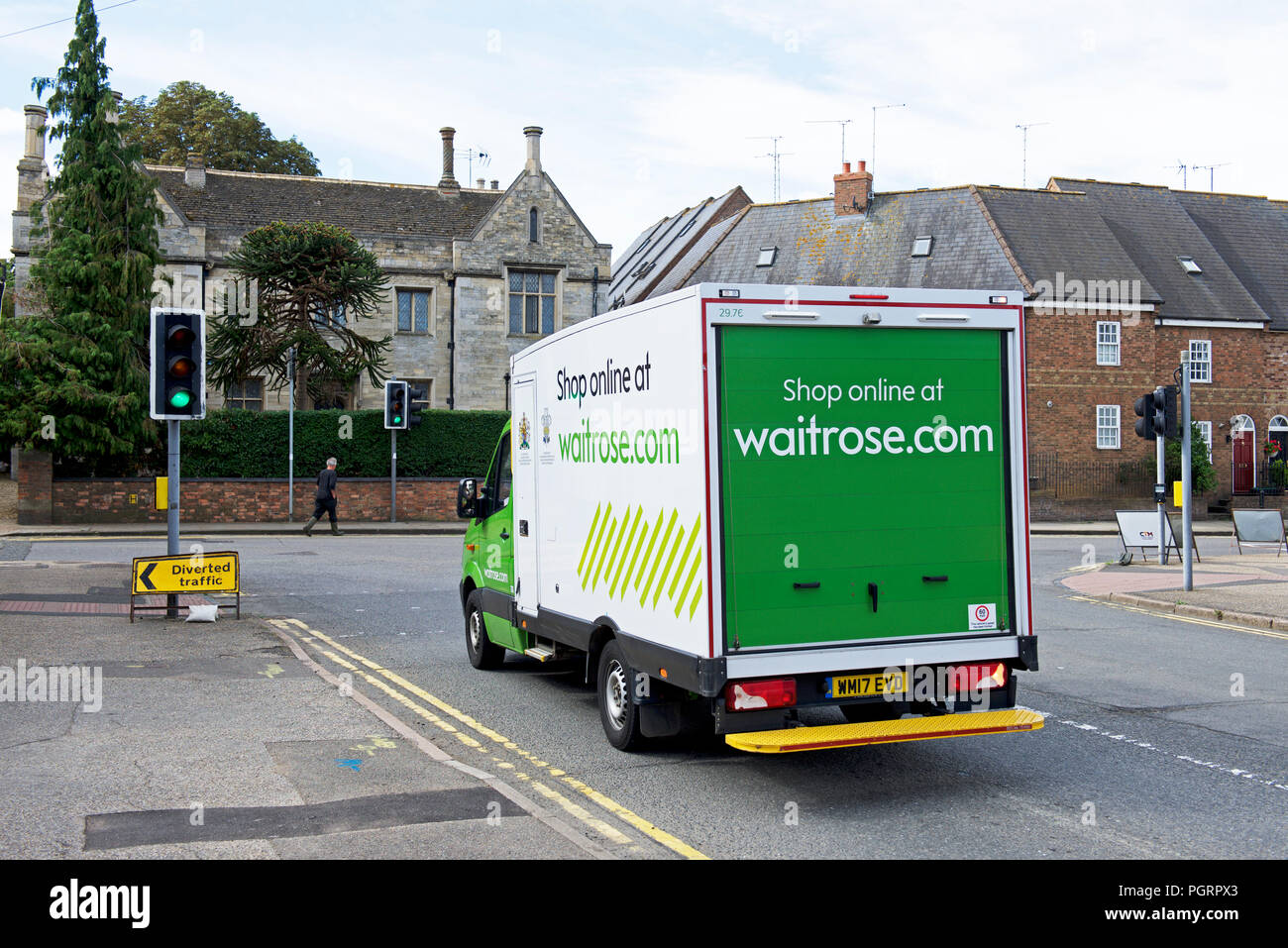 Waitrose Lieferwagen in Thrapston, Northamptonshire, England, Großbritannien Stockfoto