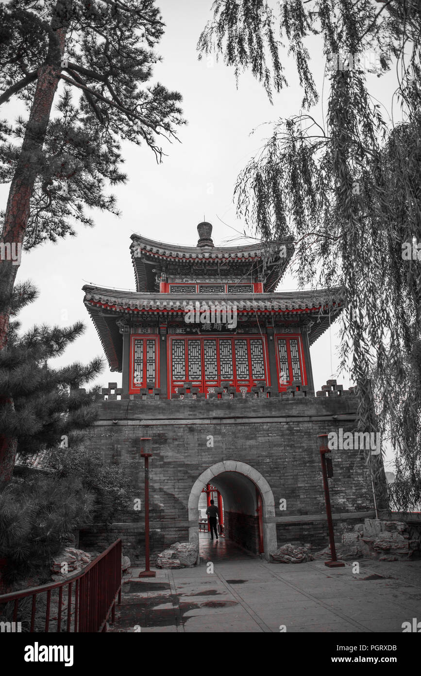 Beihai Park ist einen Kaiserlichen Garten im Nordwesten der Verbotenen Stadt in Peking. der Schwarz-Weiß-Fotografie. Stockfoto