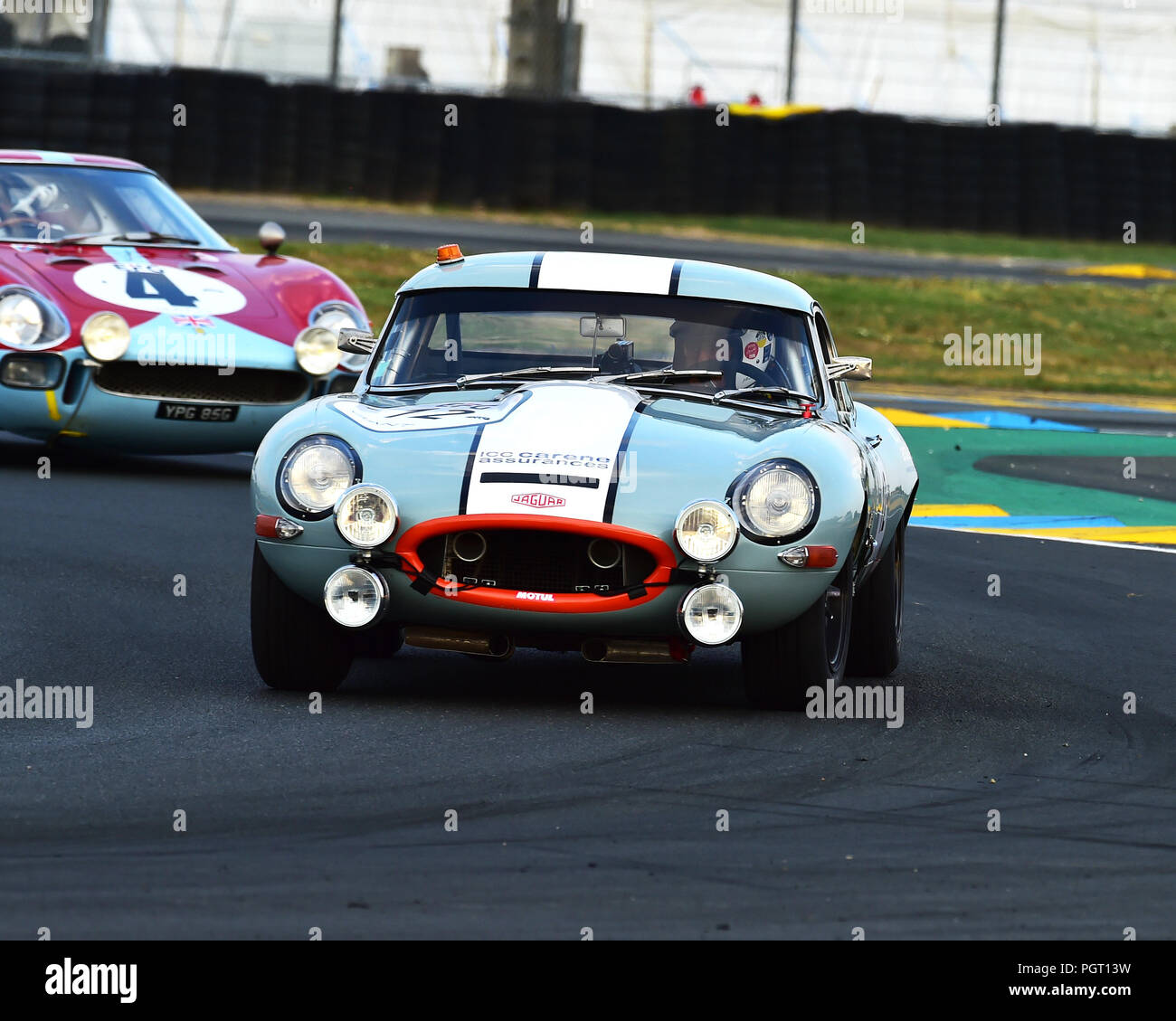 Jean-Pierre Lajournade, Vincent Aubry, Jaguar E-Type, Plateau 4, Grid4, 1962 bis 1965 Autos, Le Mans Classic 2018, Juli 2018, Le Mans, Frankreich, Stromkreis Stockfoto