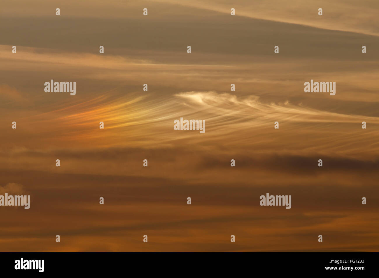 Die wolkenbildung mit sundog Stockfoto