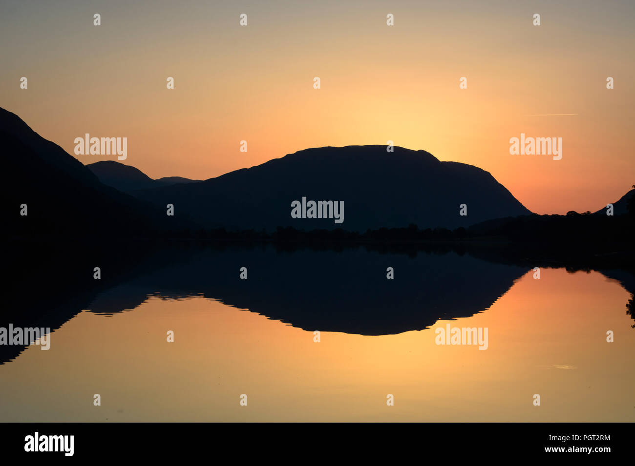 Mellbreak Silhouette bei Sonnenuntergang, Buttermere, Lake District, England Stockfoto