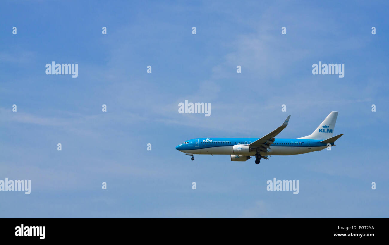 Budapest, Ungarn â € " Juni 11, 2018; KLM Royal Dutch Airlines Boeing 737-8 K2 Mit der Registrierung PH-BXD Ansatz von Budapest Flughafen Liszt Ferenc Stockfoto