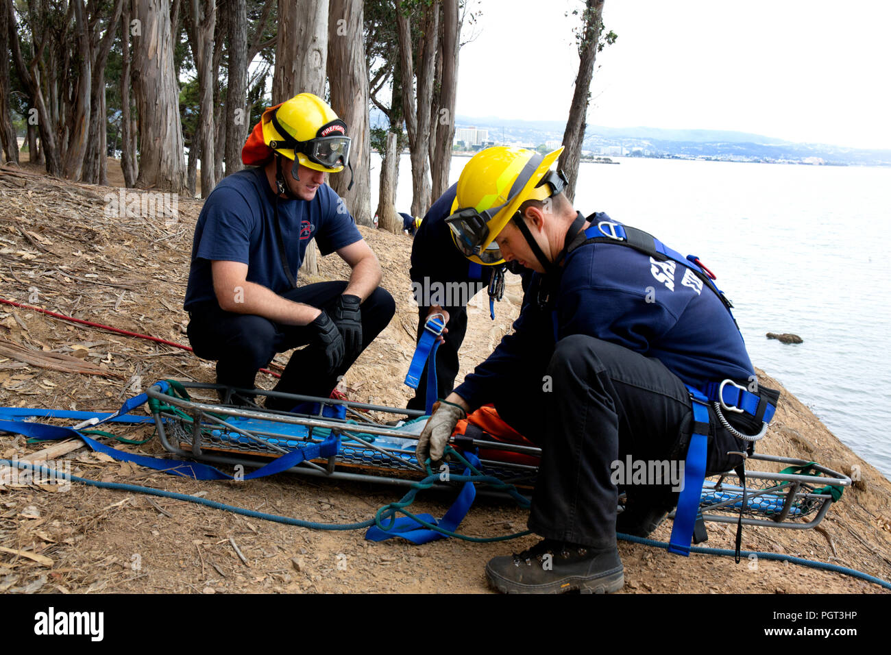 Feuerwehr Durchführung rescue Übungen an der San Francisco Bay Stockfoto