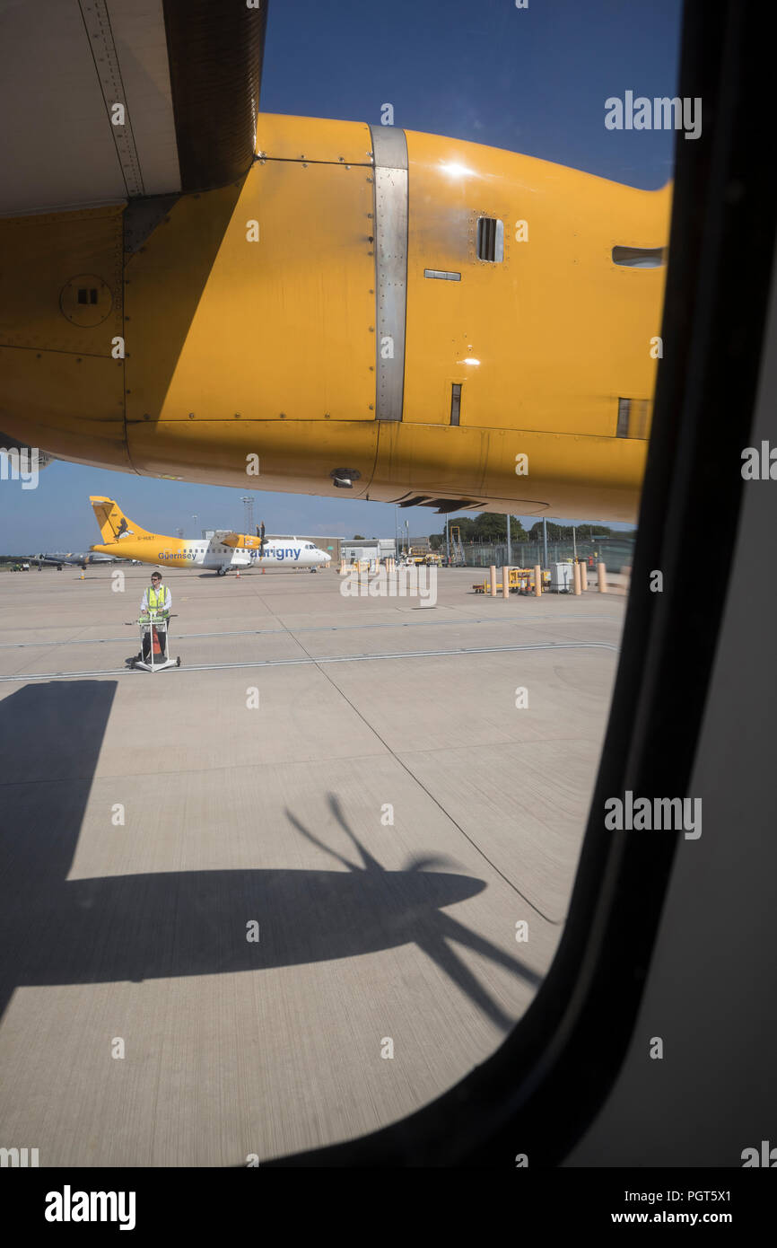 Propellor Klinge eines Aurigny Air Services bei 42-512 Turbo-Prop-Flugzeug Stockfoto