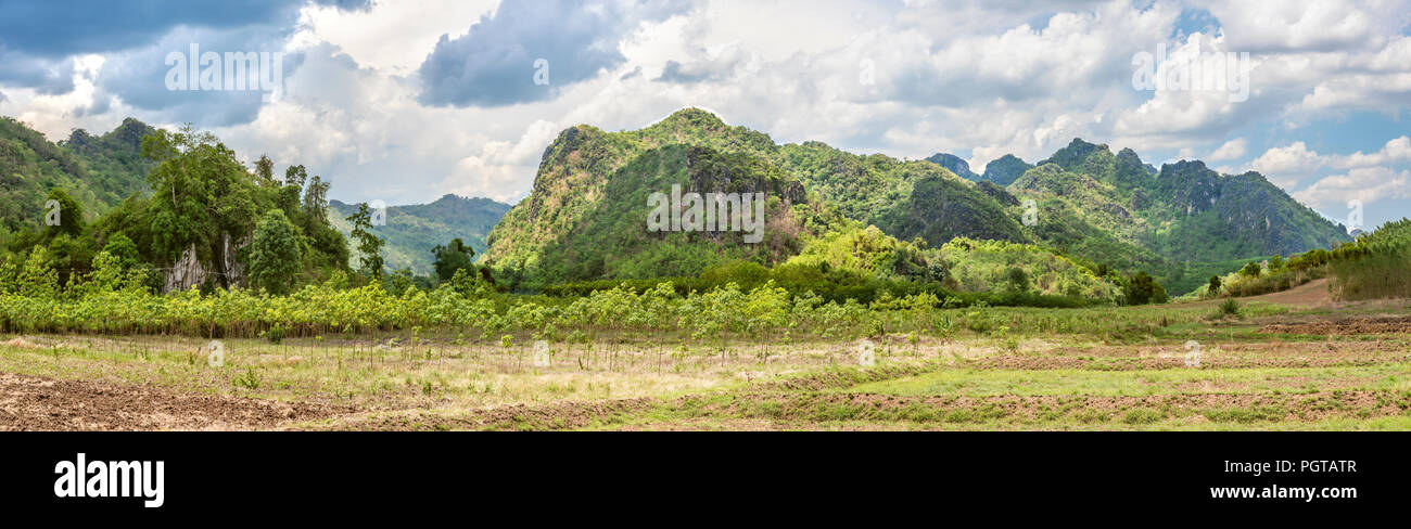 Landschaft in der Nähe des Phu Pha man National Park, Chaiyaphum, Thailand Stockfoto