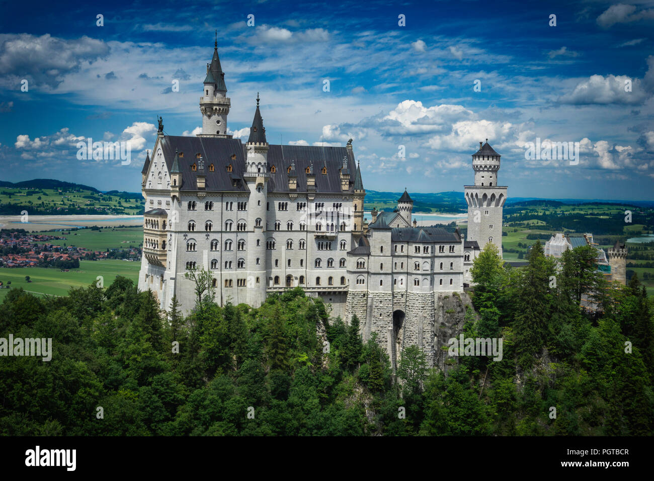 Schloss Neuschwanstein von der Marienbrücke (Allgäu, Bayern, Deutschland) Stockfoto