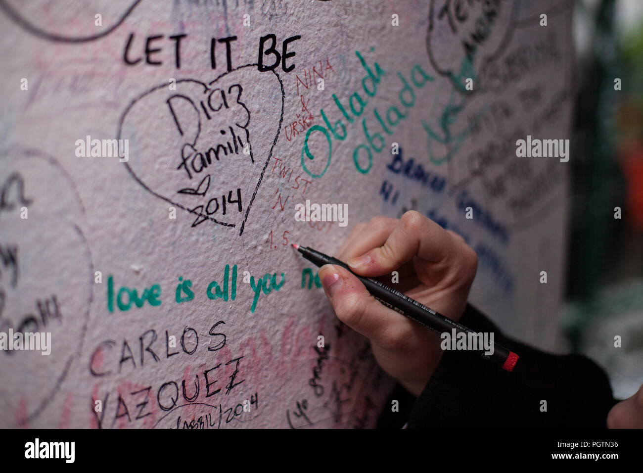 Unterzeichnung an der Wand der Abbey Road Studios Stockfoto