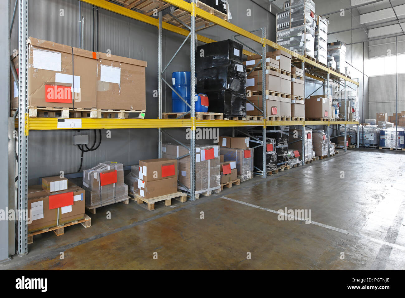 Industrie Regale System im Versandlager Stockfoto