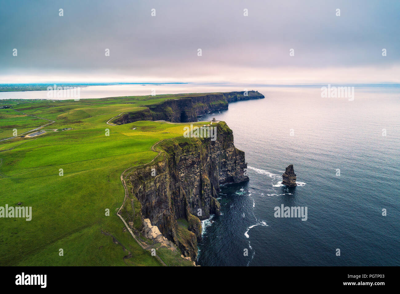 Luftaufnahme der Scenic Cliffs of Moher in Irland Stockfoto