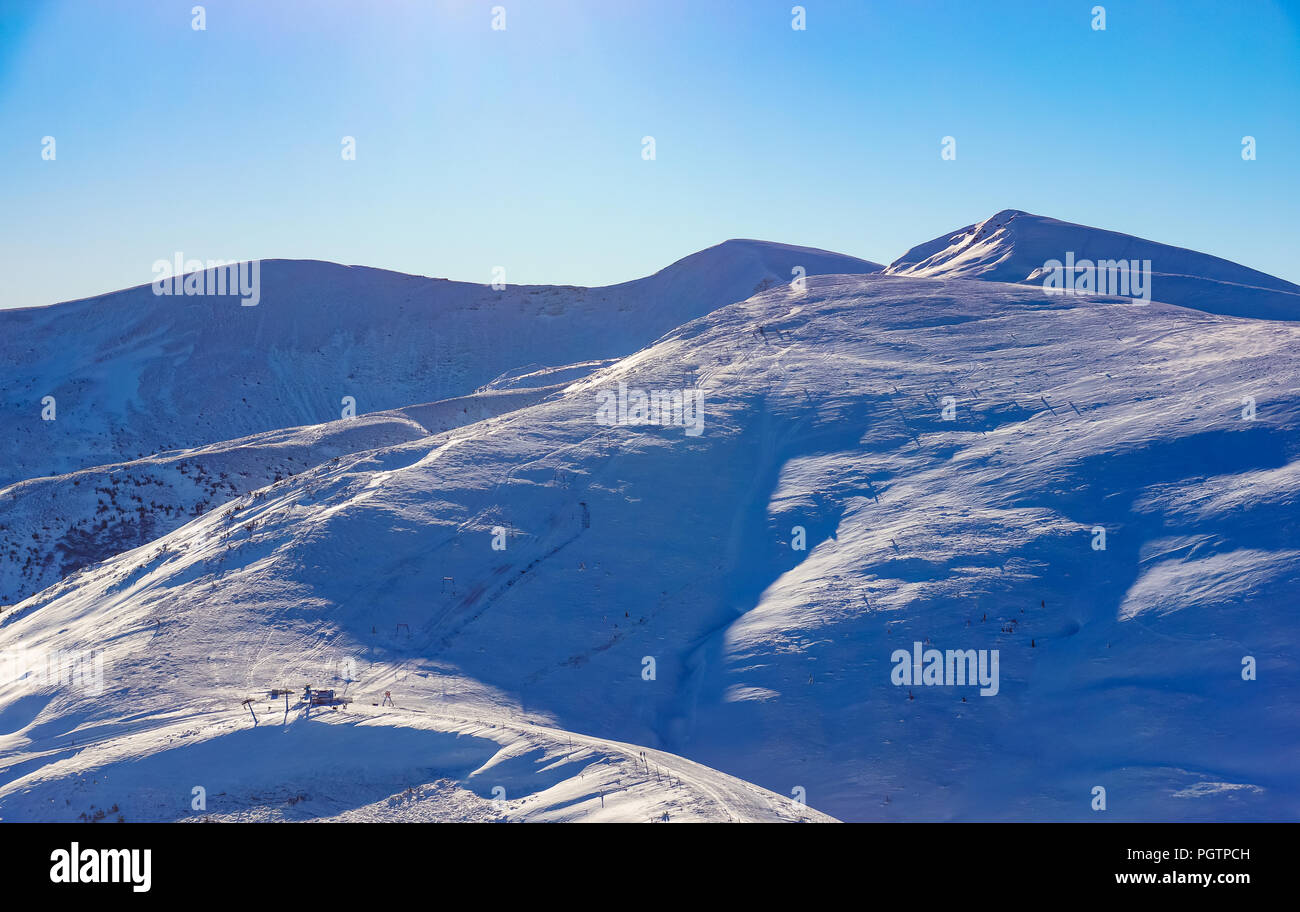 Super Winter Berge Landschaft Hintergrund in den ukrainischen Karpaten Stockfoto