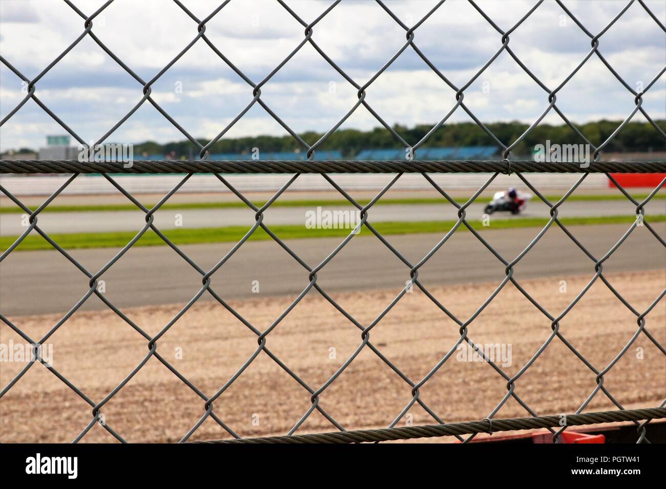 Silverstone, Northamptonshire, GB, 24. August 2018 - 2018 GOPRO Britischen Grand Prix MOTORGP Freie Praxis Tag - jede Menge zwei Rad Action auf der Strecke Stockfoto