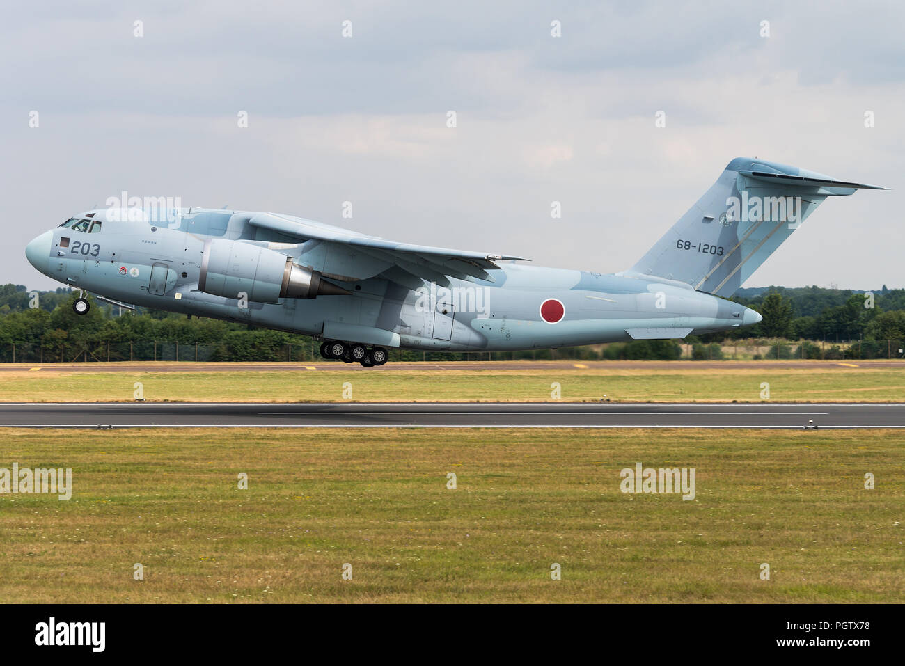 Ein Kawasaki C-2 militärische Transportflugzeuge der Japan Air Verteidigung-kraft. Stockfoto