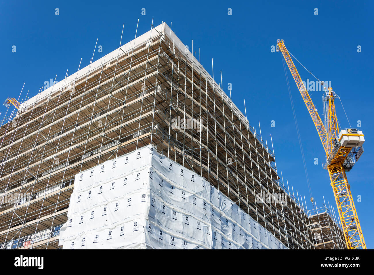 Baustelle für London Square neue Wohnungen bauen, London Road, Staines-upon-Thames, Surrey, England, Vereinigtes Königreich Stockfoto