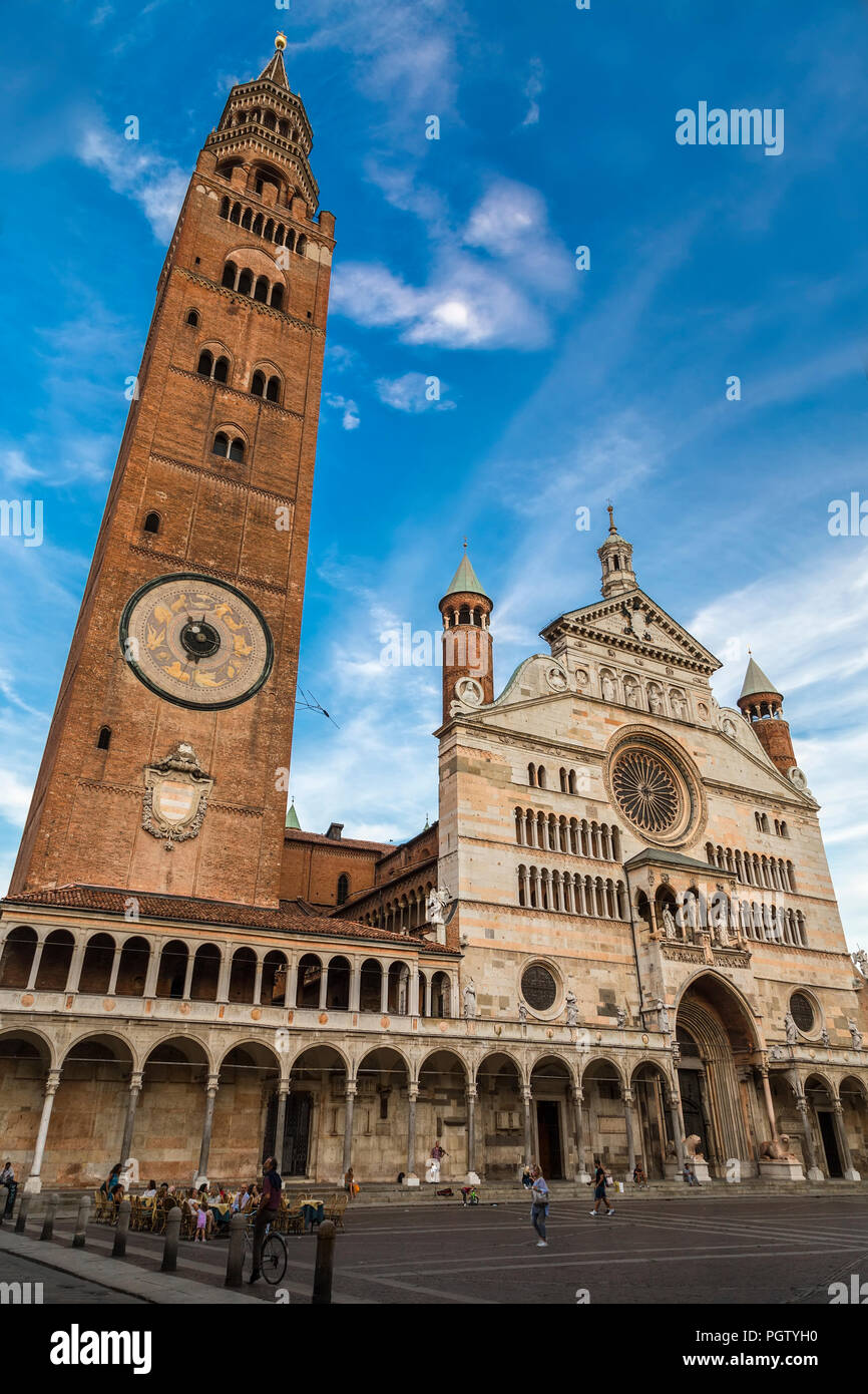 CREMONA, Italien - 02 SEPTEMBER 2015: Cremona Kathedrale der Himmelfahrt Mariens, einer der bedeutendsten Sakralbauten in Norditalien Stockfoto