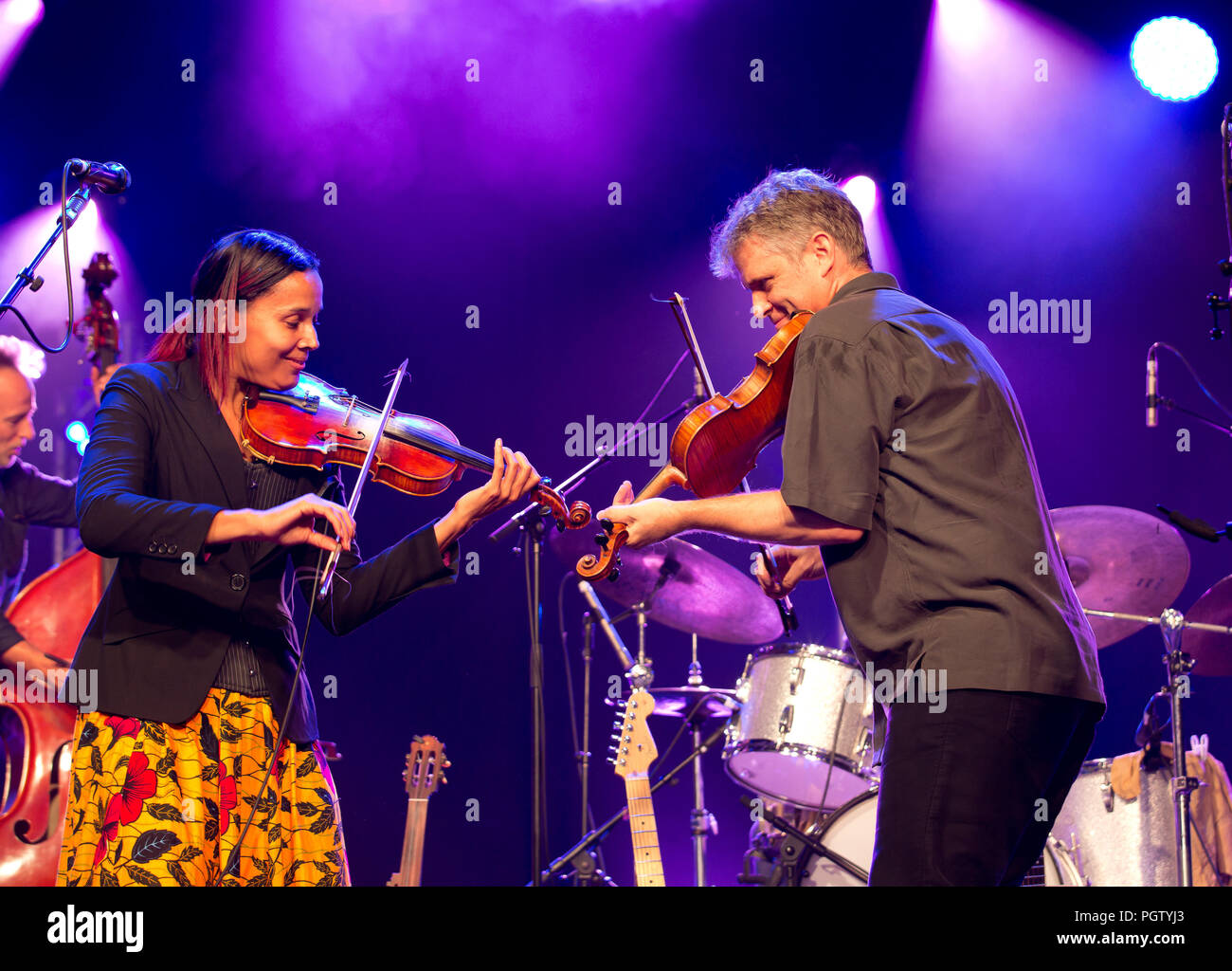 Cambridge UK 4.8.2018 Rhiannon Giddens führt auf der Hauptbühne an der Cambridge Folk Festival Stockfoto