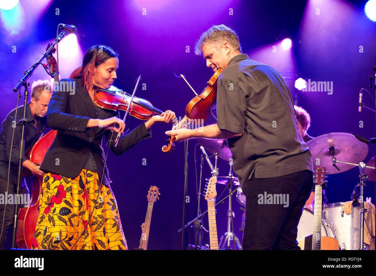 Cambridge UK 4.8.2018 Rhiannon Giddens führt auf der Hauptbühne an der Cambridge Folk Festival Stockfoto