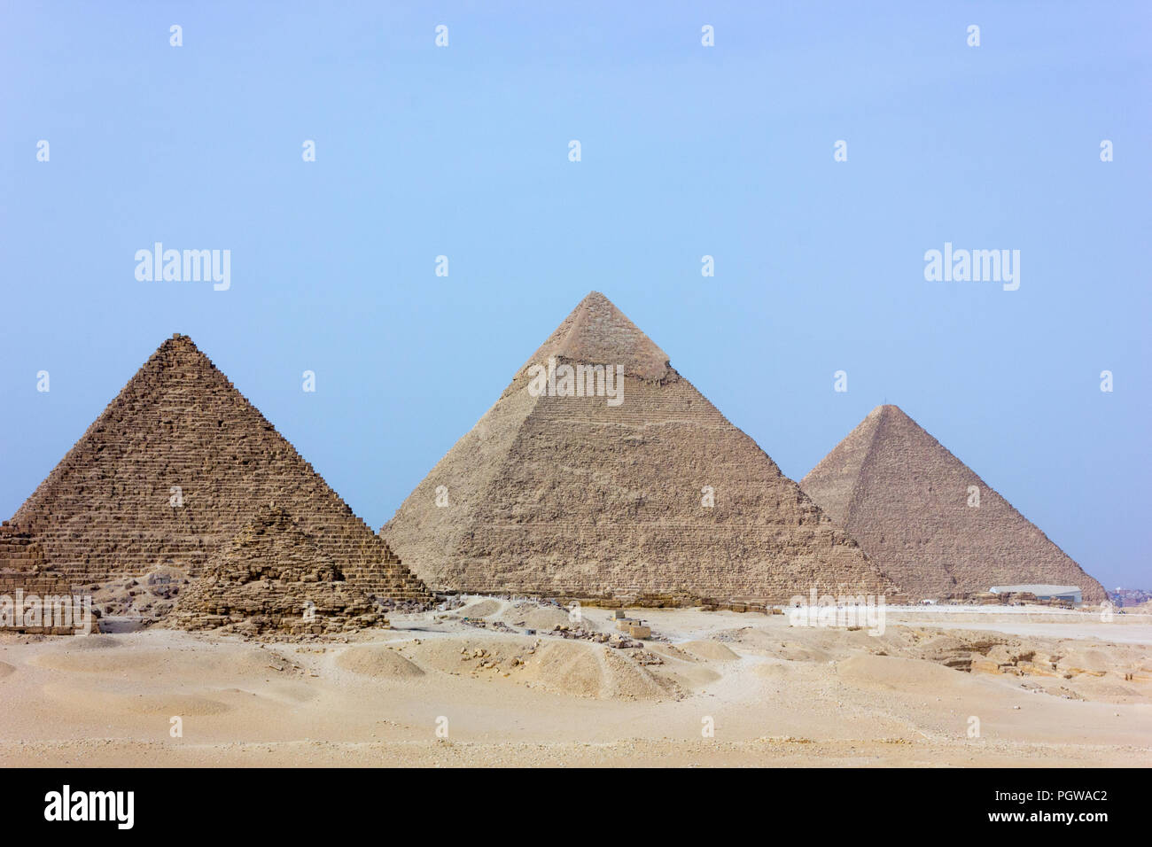 Die große Sphinx von Gizeh mit der Pyramide des Chephren, Pyramidenanlage Giza, Ägypten Stockfoto