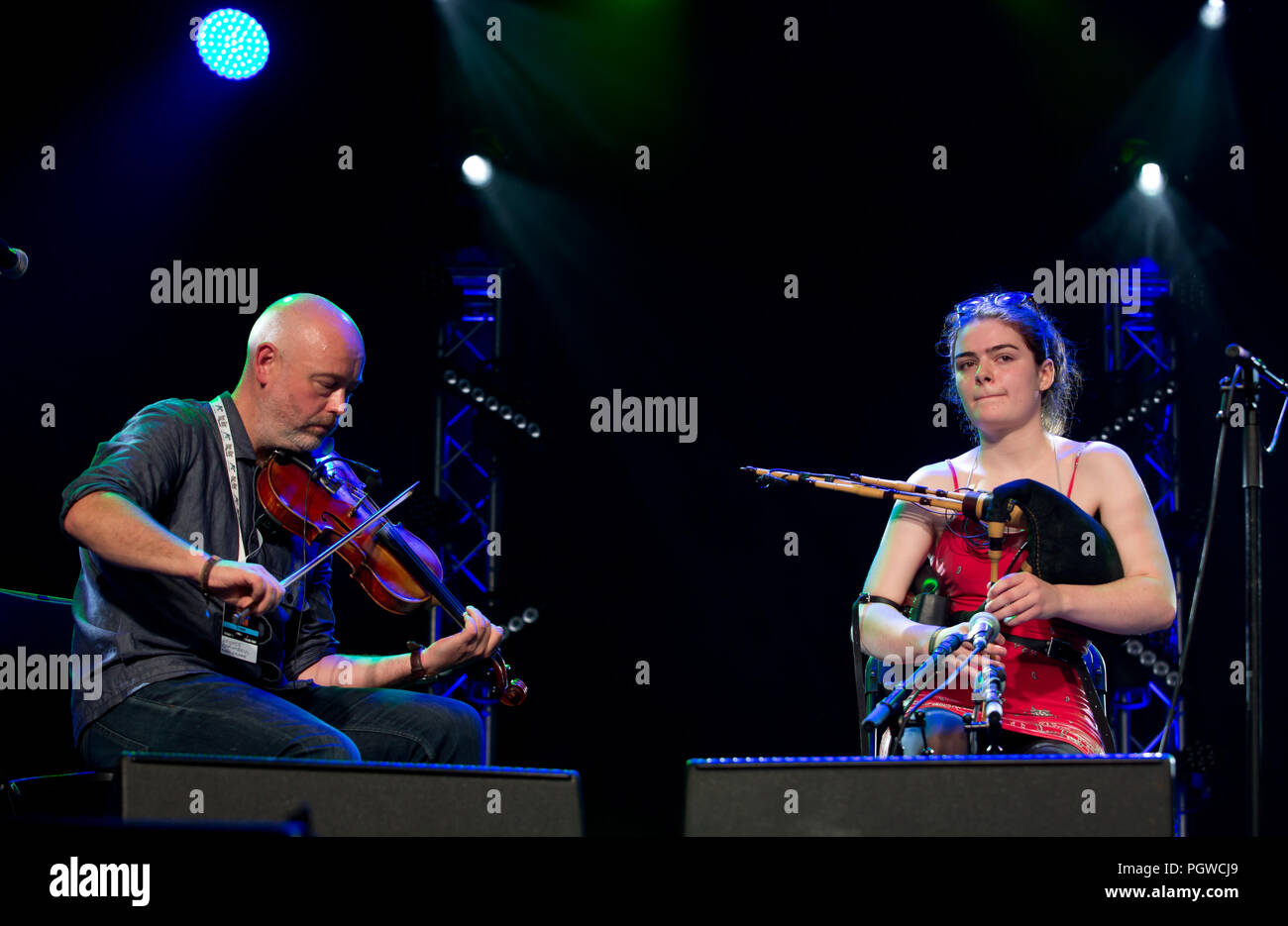 Brigehde Chaimbeul tritt am ersten Tag des Cambridge Folk Festival am 3. august 2018 auf der Hauptbühne auf Stockfoto