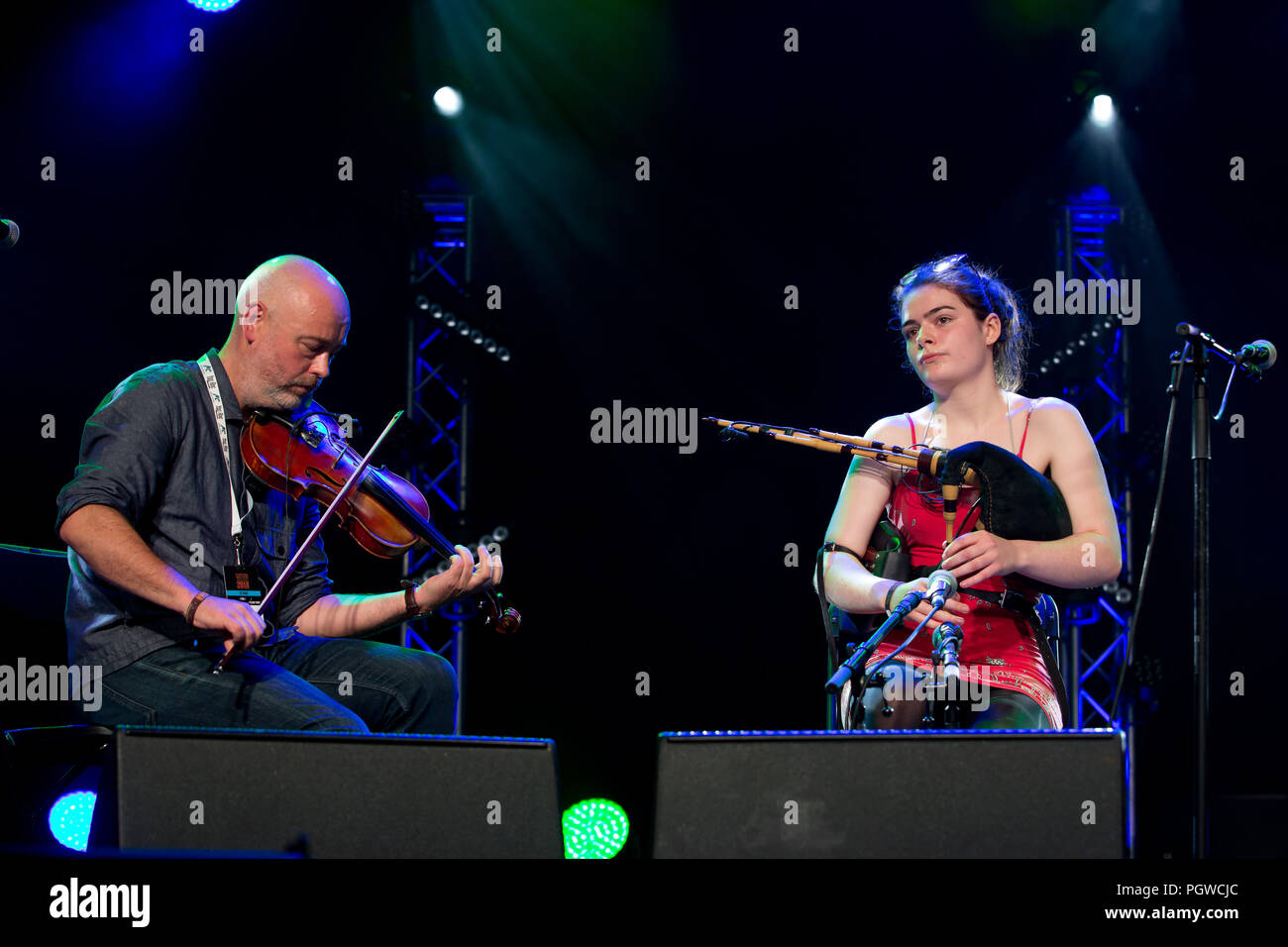 Brigehde Chaimbeul tritt am ersten Tag des Cambridge Folk Festival am 3. august 2018 auf der Hauptbühne auf Stockfoto