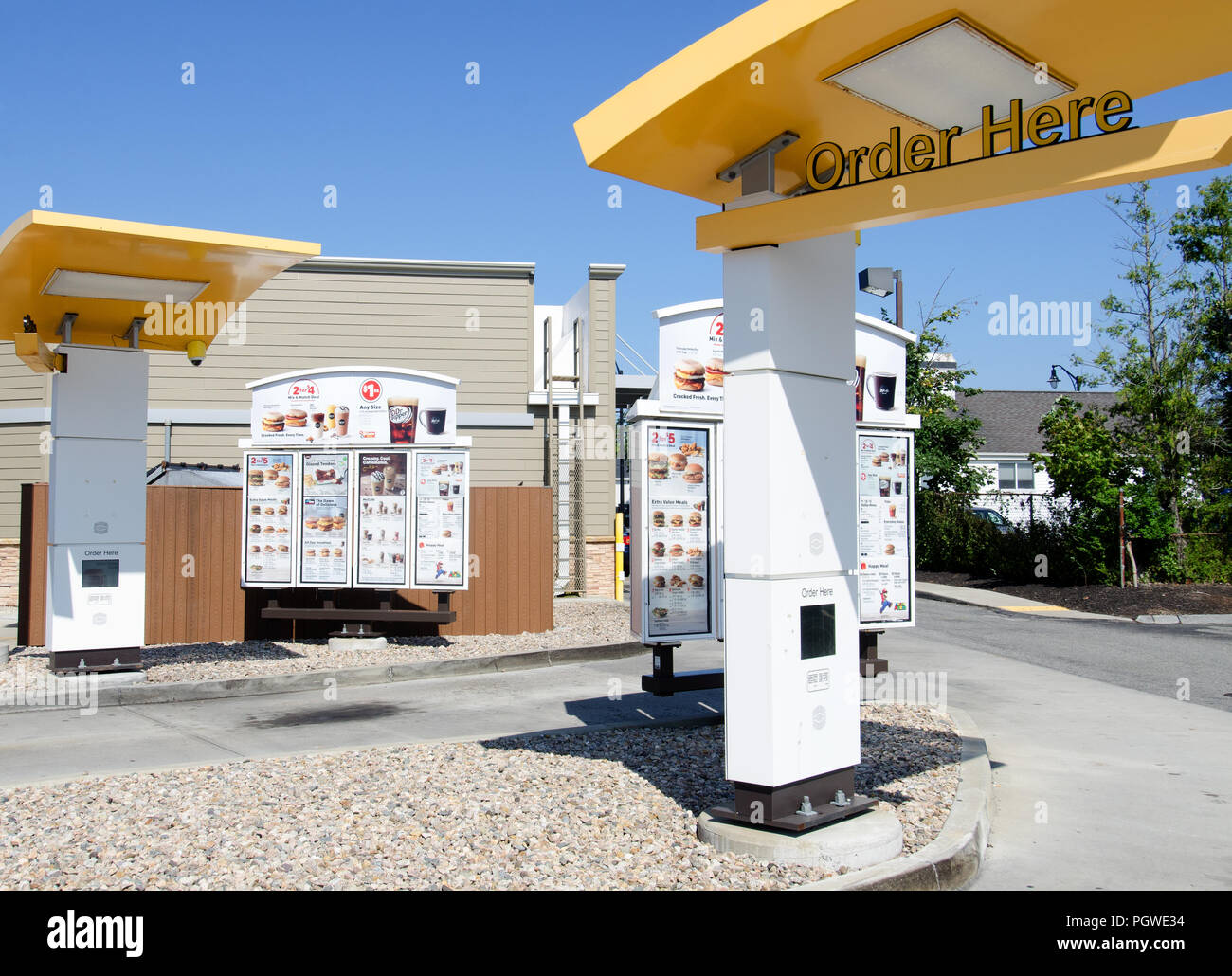 McDonald's Drive Thru Bestellung mit Menüs und keine Autos. Hyannis, Cape Cod, Massachusetts, USA Stockfoto