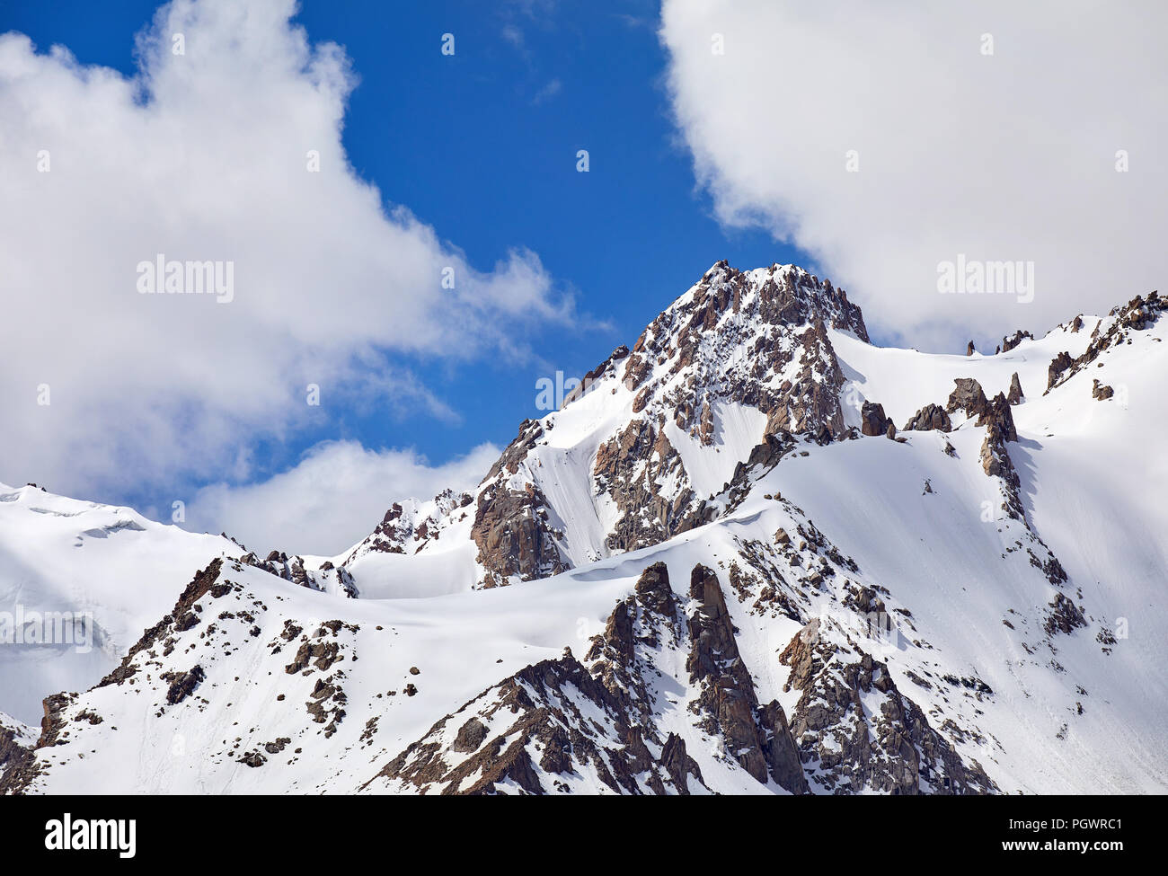 Snow Summit im Hochgebirge von Zaili Alatay in Almaty, Kasachstan Stockfoto