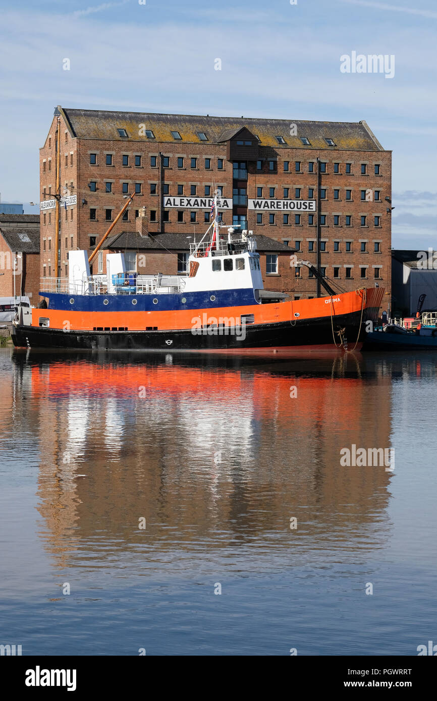 Arbeitsboot Grima in Gloucester Docks für Wartung und Reparaturen Stockfoto