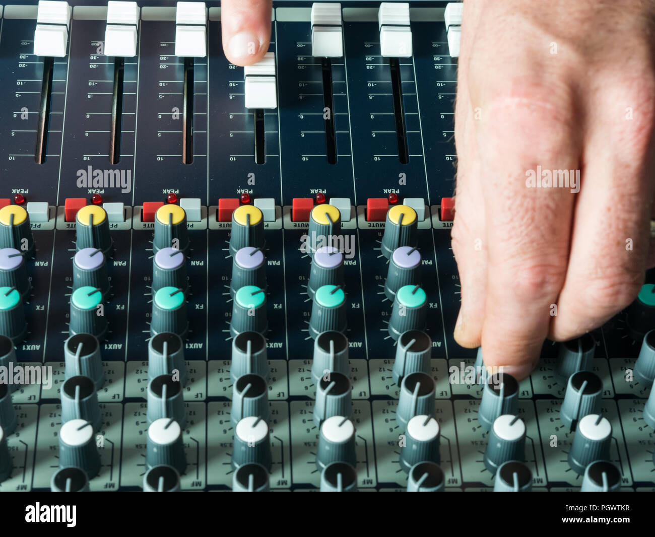 Einstellen der Sound auf audio mixer Ansicht von oben Stockfoto