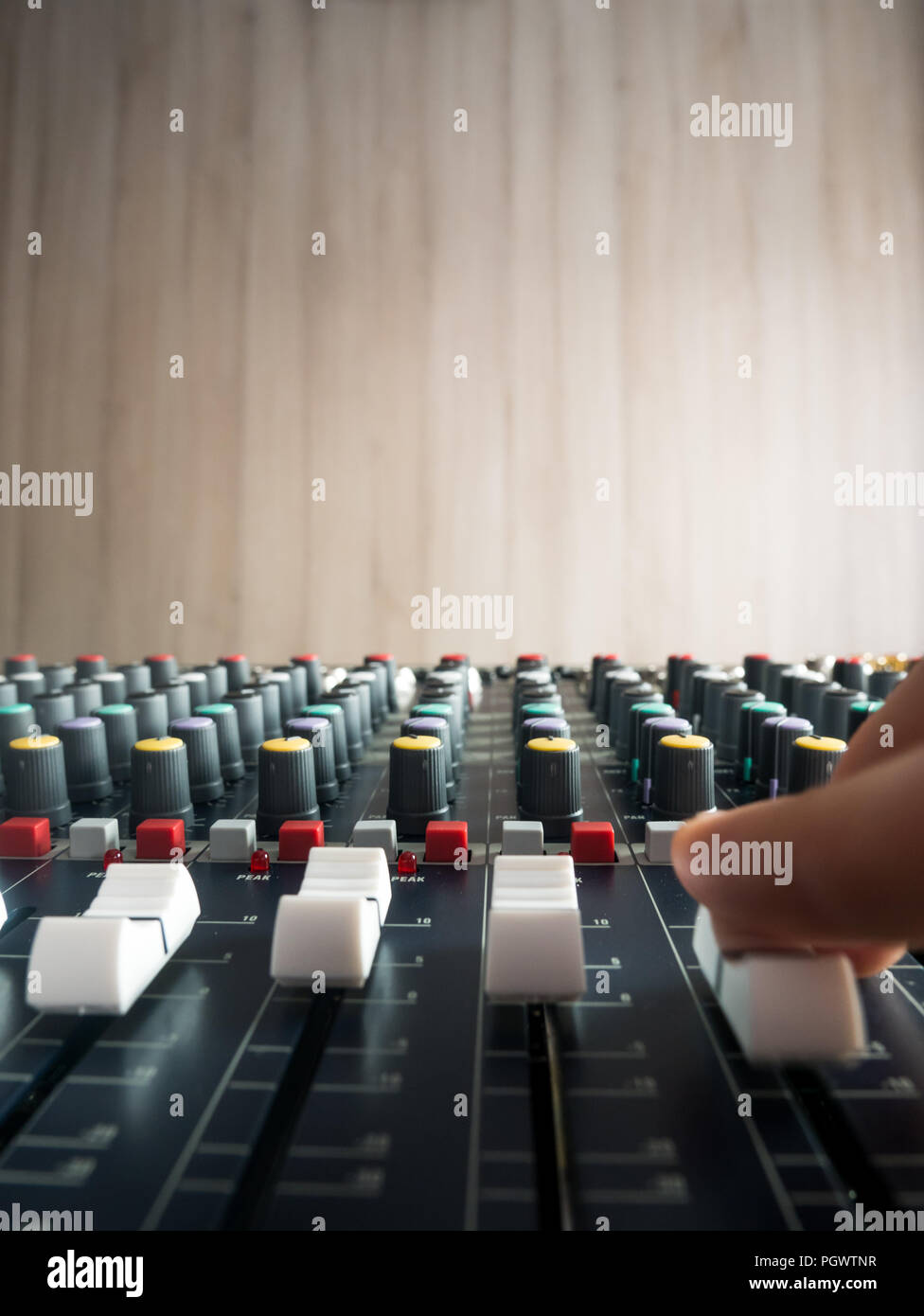 Produktion von Musik im Studio auf audio mixer Nahaufnahme Stockfoto