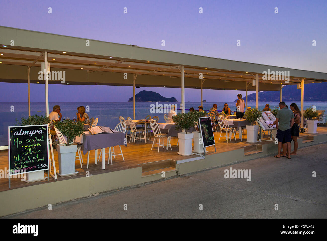 Meer Taverne, Agios Sostis, Zakynthos, Griechenland Stockfoto