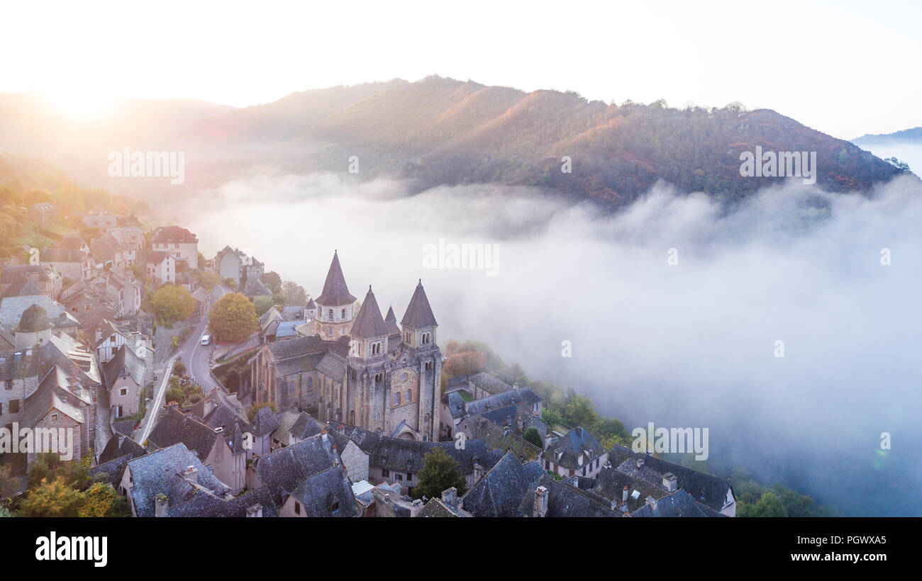 Frankreich, Aveyron, Conques, "Les Plus beaux villages de France (Schönste Dörfer Frankreichs), fahren Sie auf der El Camino de Santiago, Dorf ein Stop Stockfoto
