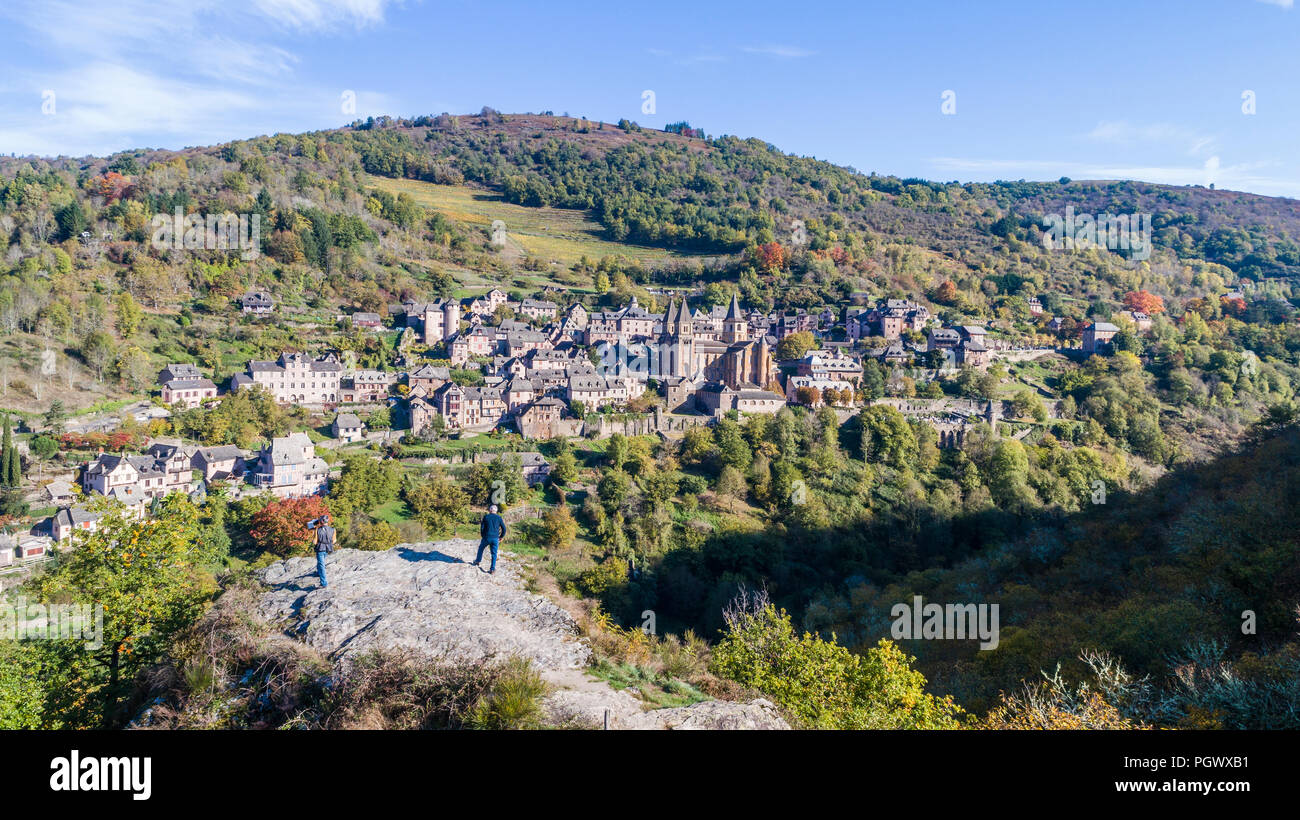 Frankreich, Aveyron, Conques, "Les Plus beaux villages de France (Schönste Dörfer Frankreichs), fahren Sie auf der El Camino de Santiago, allgemeine v Stoppen Stockfoto