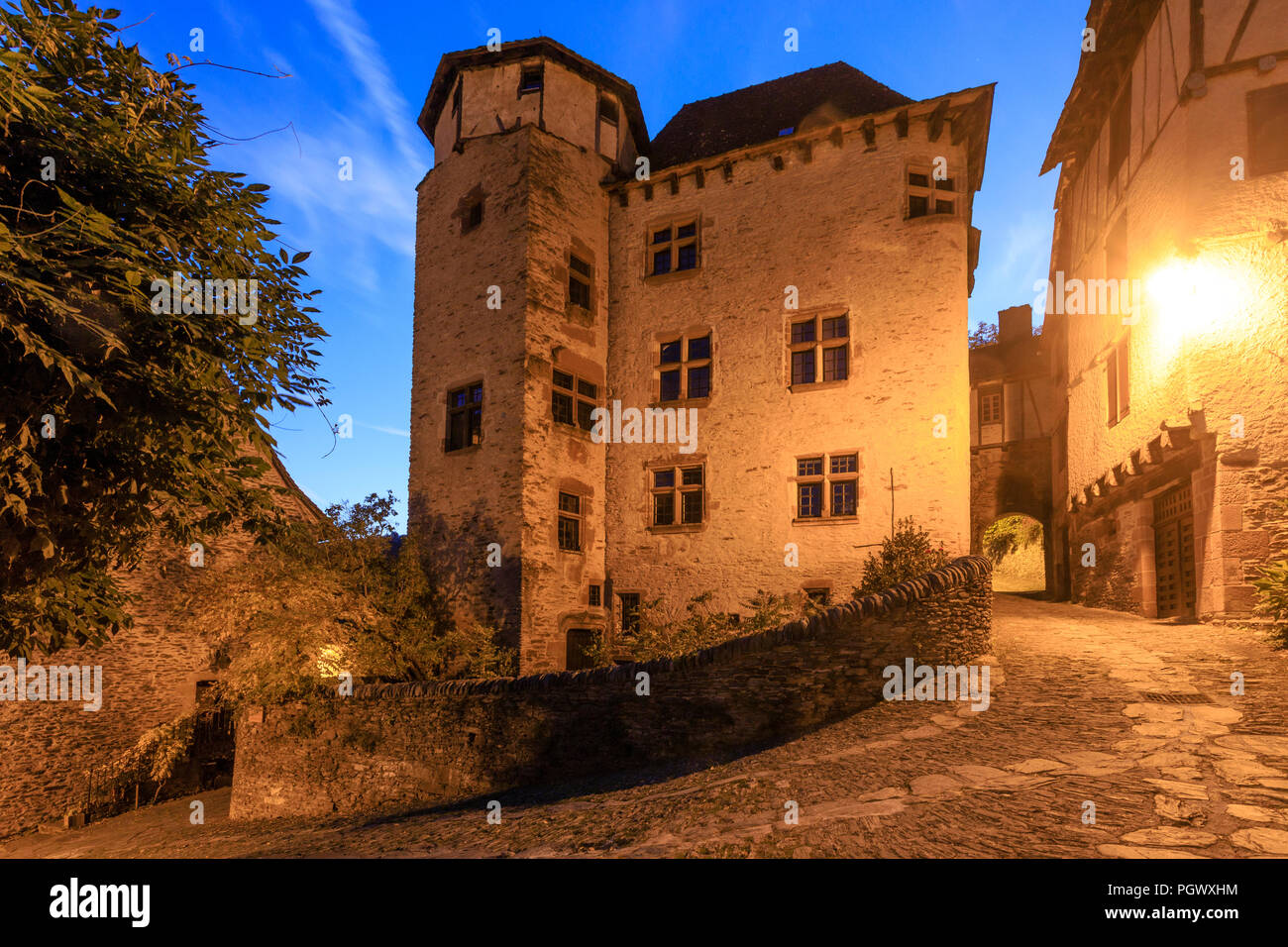 Frankreich, Aveyron, Conques, "Les Plus beaux villages de France (Schönste Dörfer Frankreichs), fahren Sie auf der El Camino de Santiago, Gasse stoppen Stockfoto