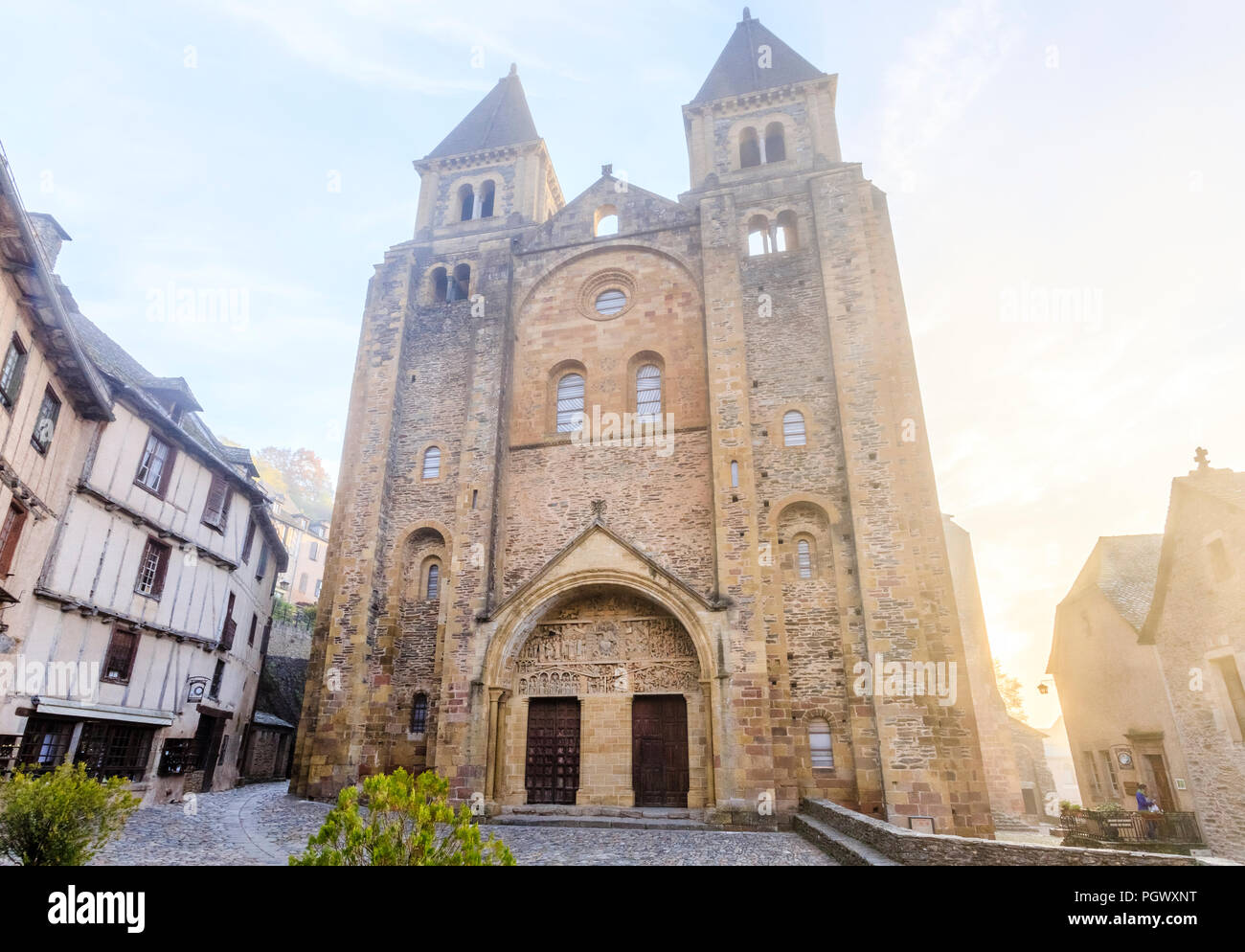 Frankreich, Aveyron, Conques, "Les Plus beaux villages de France (Schönste Dörfer Frankreichs), fahren Sie auf der El Camino de Santiago, Sainte Fo stoppen Stockfoto